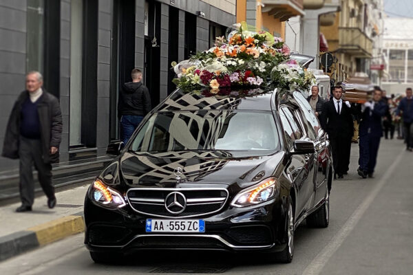 makina shoqerimi dhe sherbimi funeral